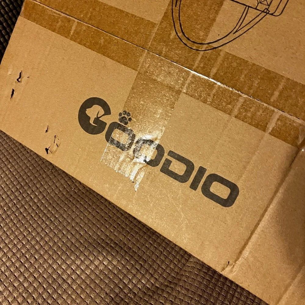 New Goodio pet carrier approved by airline carriers zip top and sides